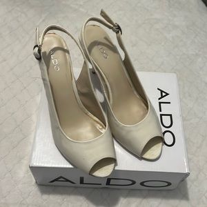 ALDO Cream Beige Heels. Size 9.5 or 40 depending on where you are from.